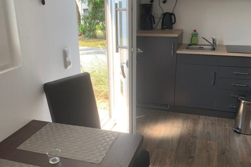 Campingplatz Beckmann in Nordholz: Miet-Unterkunft Ankerplatz, Innen mit Küche